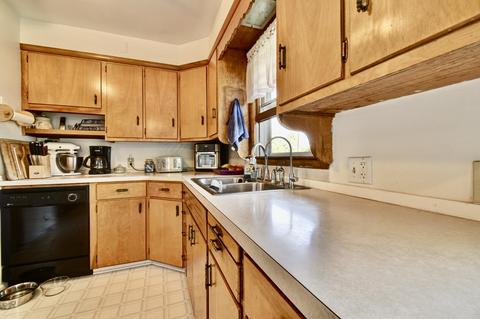 416 Crescent Dr, Edmore, MI 48829 photo 11