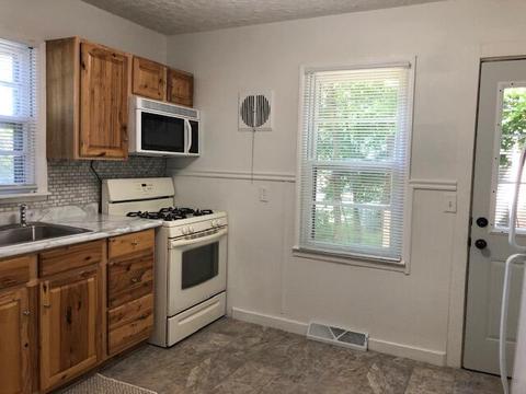 611 Harris St, Jackson, MI 49201 photo 6