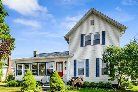 202 E Beech St, Three Oaks, MI 49128 photo 1