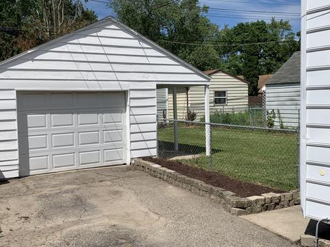 733 E Cavanaugh Rd, Lansing, MI 48910 photo 2