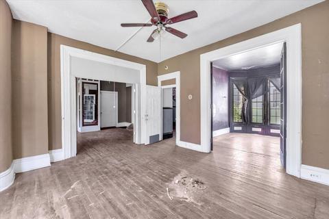 118 Bates St, Jackson, MI 49202 photo 2