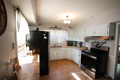 502 Cecil St, Buchanan, MI 49107 photo 6