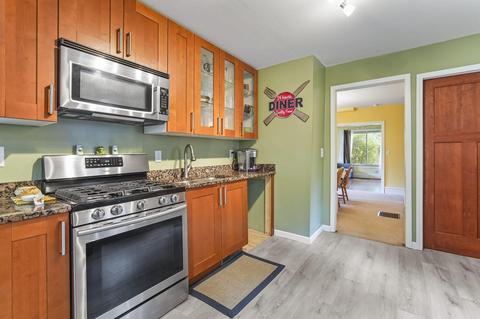 1321 N Waterloo Ave, Jackson, MI 49202 photo 2