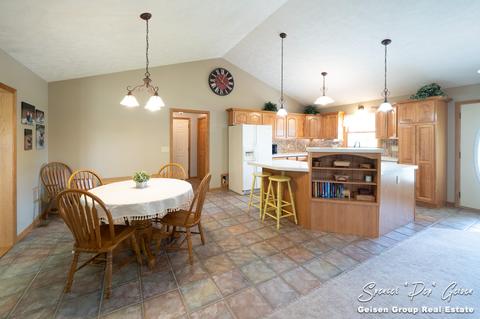 811 Thompson Ct, Belding, MI 48809 photo 12