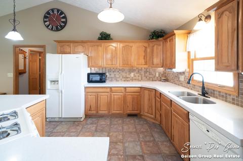 811 Thompson Ct, Belding, MI 48809 photo 18