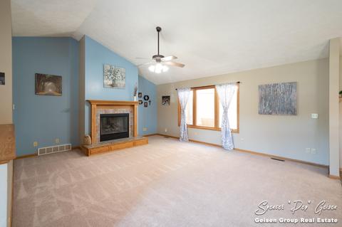 811 Thompson Ct, Belding, MI 48809 photo 8
