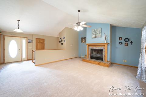 811 Thompson Ct, Belding, MI 48809 photo 9