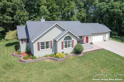 811 Thompson Ct, Belding, MI 48809 photo 2