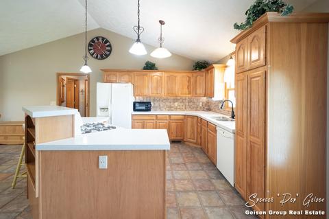 811 Thompson Ct, Belding, MI 48809 photo 17