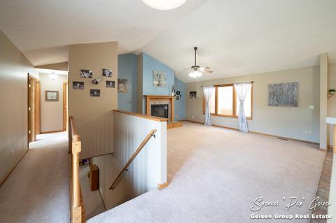 811 Thompson Ct, Belding, MI 48809 photo 7