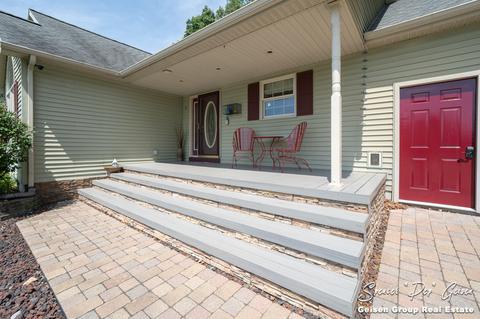 811 Thompson Ct, Belding, MI 48809 photo 5