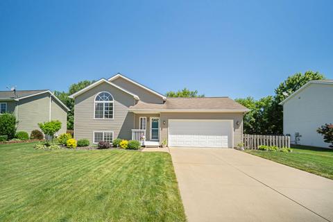 8242 Lockerbie Dr, Parma, MI 49269 photo 1