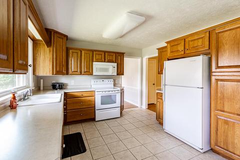 1201 Hampton Dr, Jackson, MI 49203 photo 4
