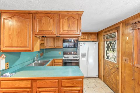 102 St Johns Ave, Crystal, MI 48818 photo 13