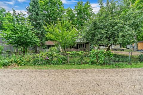 102 St Johns Ave, Crystal, MI 48818 photo 2