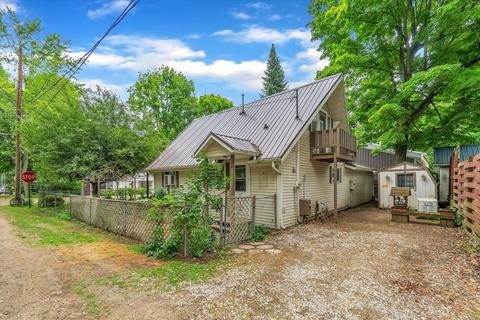 102 St Johns Ave, Crystal, MI 48818 photo 4