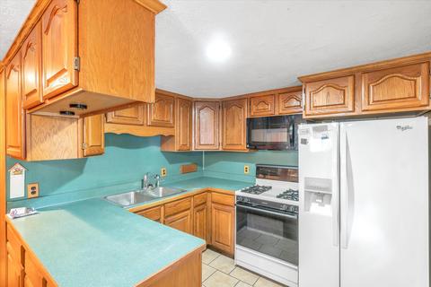 102 St Johns Ave, Crystal, MI 48818 photo 11