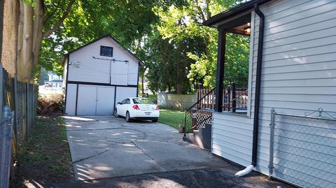 720 N Broad St, Adrian, MI 49221 photo 5