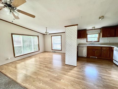 424 Compton St, Bronson, MI 49028 photo 4