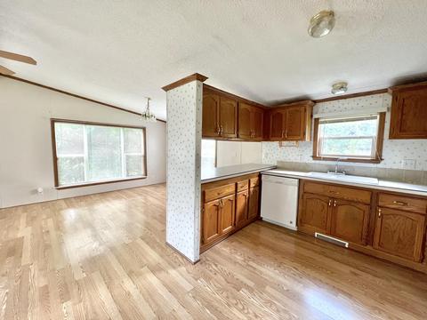 424 Compton St, Bronson, MI 49028 photo 5
