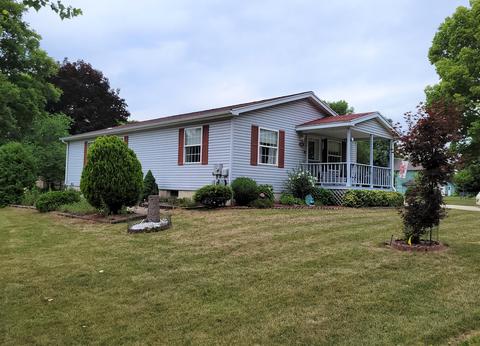 1064 Riverside Dr SE, Lowell, MI 49331 photo 2