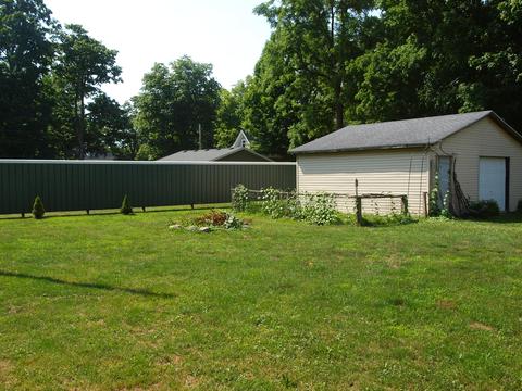135 Robinson St, Lyons, MI 48851 photo 3