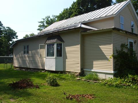 135 Robinson St, Lyons, MI 48851 photo 2