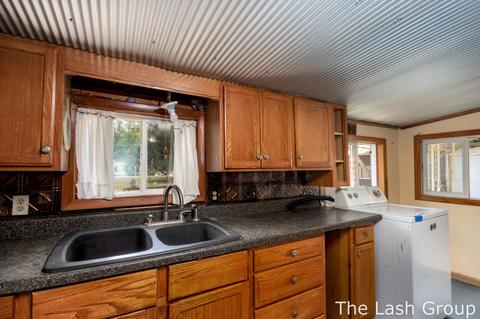 5305 Front St, Newaygo, MI 49337 photo 10