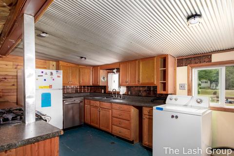 5305 Front St, Newaygo, MI 49337 photo 8