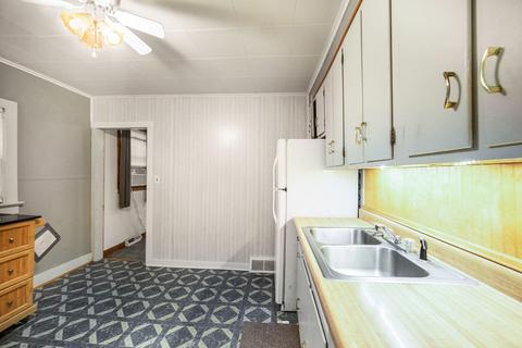 917 Wayne St, Jackson, MI 49202 photo 8