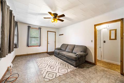 917 Wayne St, Jackson, MI 49202 photo 3