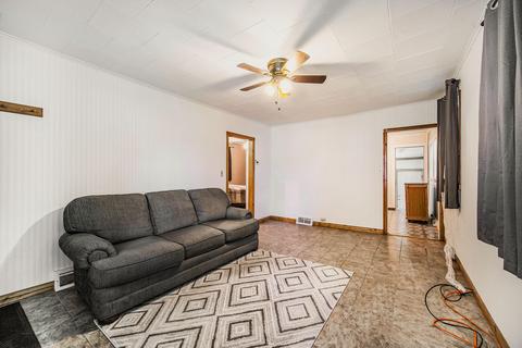917 Wayne St, Jackson, MI 49202 photo 4