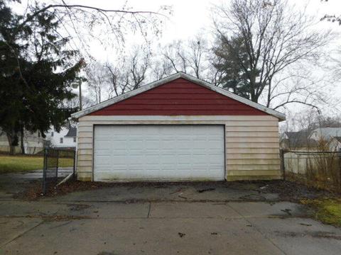 902 Russell St, Jackson, MI 49203 photo 4