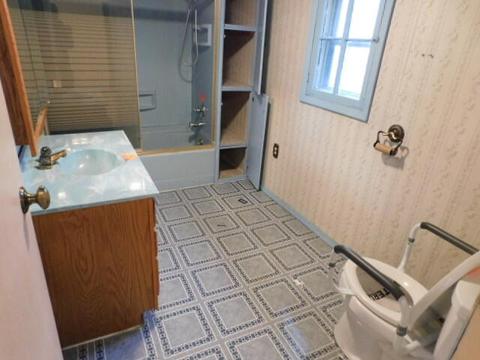 902 Russell St, Jackson, MI 49203 photo 8