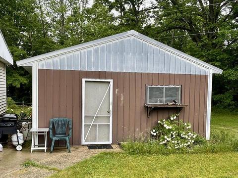23 S Poplar Ave, White Cloud, MI 49349 photo 4
