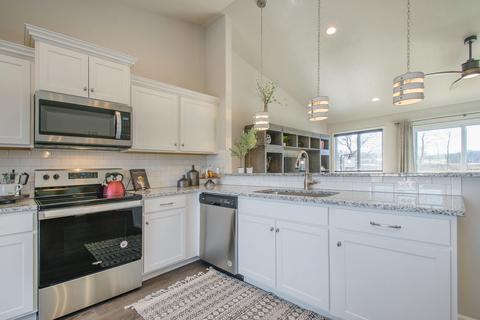 435 Orchard St, Constantine, MI 49042 photo 5