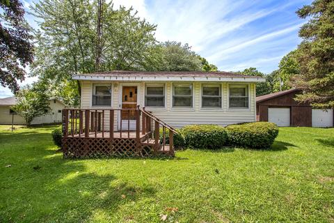 55564 Beechwood Ave, Dowagiac, MI 49047