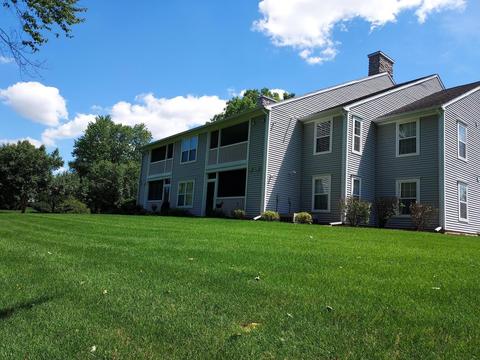 916 Oakbrook Dr, Jackson, MI 49203 photo 2