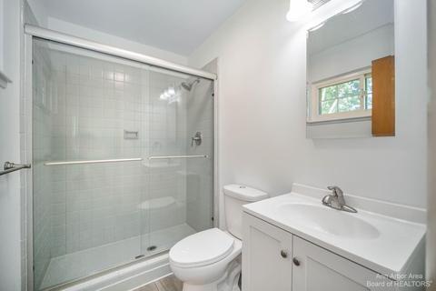 2451 Glengarry Rd, Jackson, MI 49203 photo 8