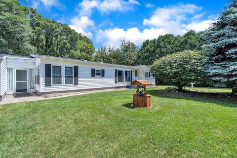 6427 Gillis Dr, Jackson, MI 49201 photo 2