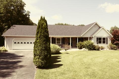 518 6th St, Plainwell, MI 49080 photo 1