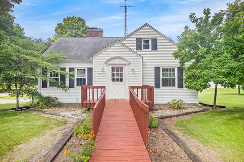 490 Canaris St, Constantine, MI 49042 photo 3