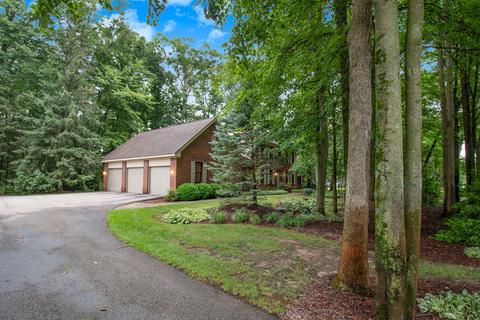 7865 Whitburn Dr SE, Ada, MI 49301 photo 5