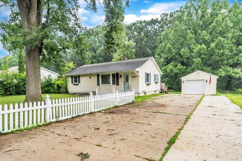 210 Burt Ave, Jackson, MI 49201 photo 2