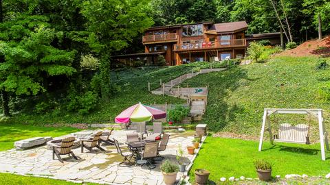 6217 Lakewood Pointe Dr, Coloma, MI 49038