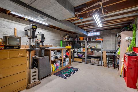 421 Iris Ave, Lansing, MI 48917 photo 17