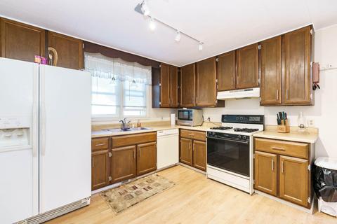 126 E Clark St, Jackson, MI 49203 photo 5