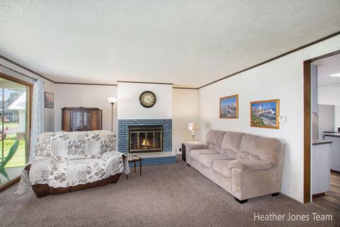 1946 D St, Mcbride, MI 48852 photo 3