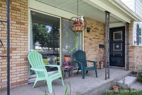 1946 D St, Mcbride, MI 48852 photo 2