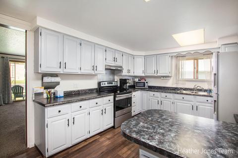1946 D St, Mcbride, MI 48852 photo 4